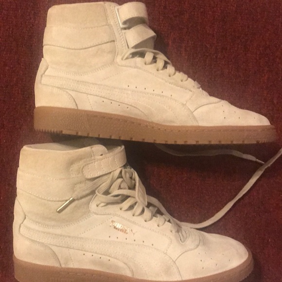 Woman’s size 10 cream and Gold pumas worn once - Picture 6 of 7
